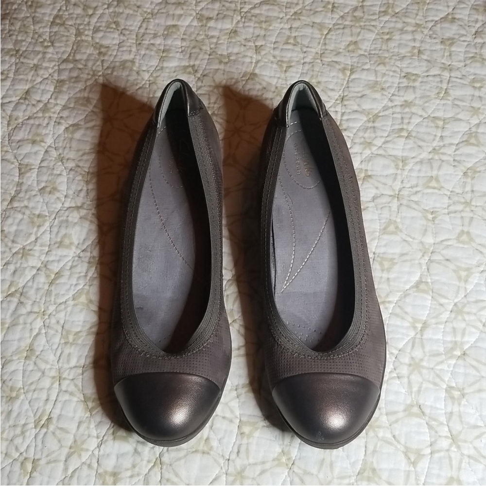 Clarks Artisan Petula Wedge Slip on Pump perforated Leather
